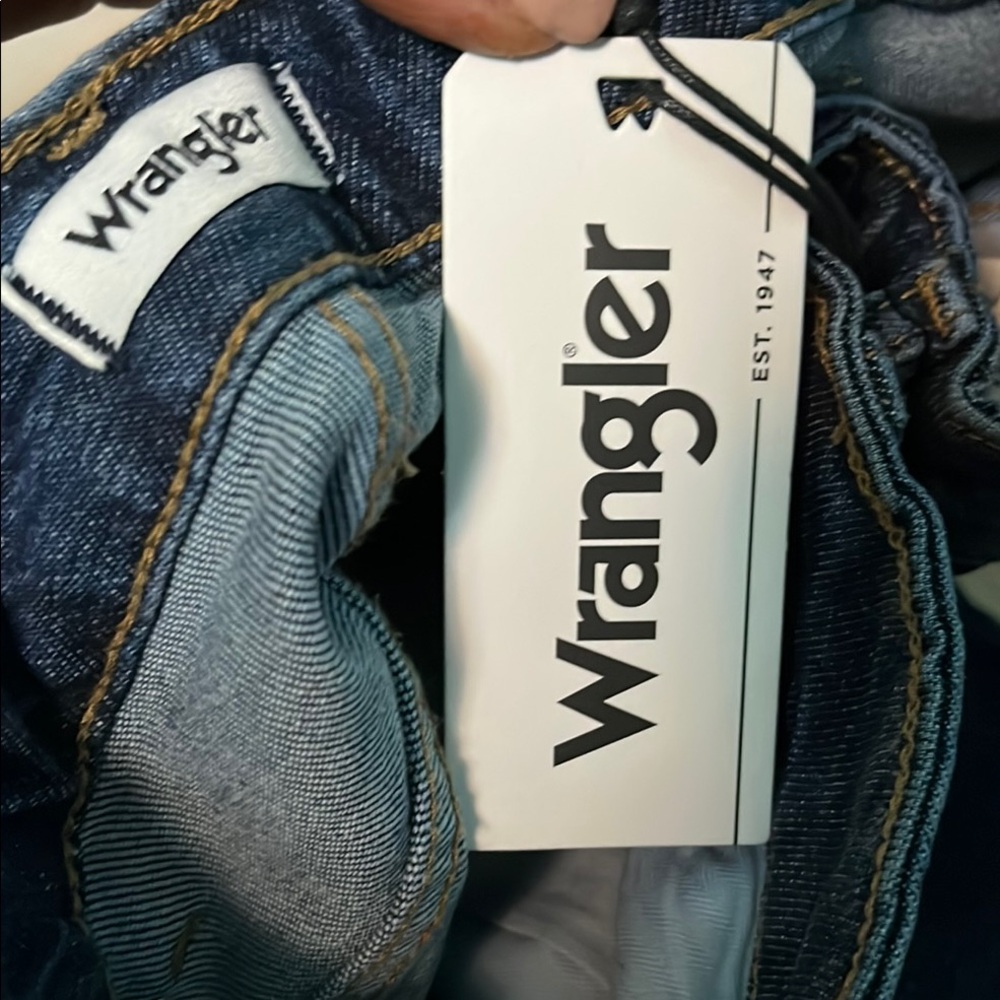 Hot Wrangler westward 626 .sold out at Buckle - Picture 6 of 6